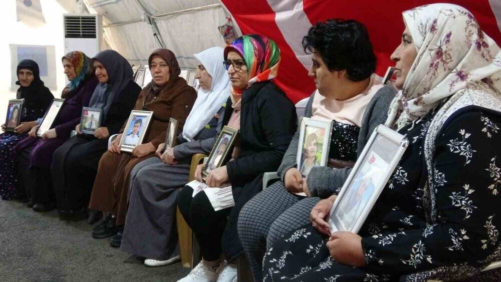 Evlatlarını Kandil’den istiyorlar