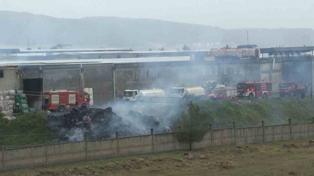 Deprem bölgesinde korkutan yangın