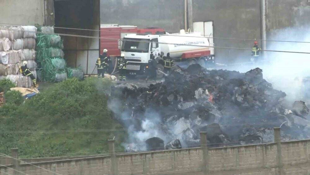 Deprem bölgesinde korkutan yangın