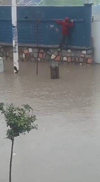 'Halı Sokak' yağışta zor anlar yaşattı