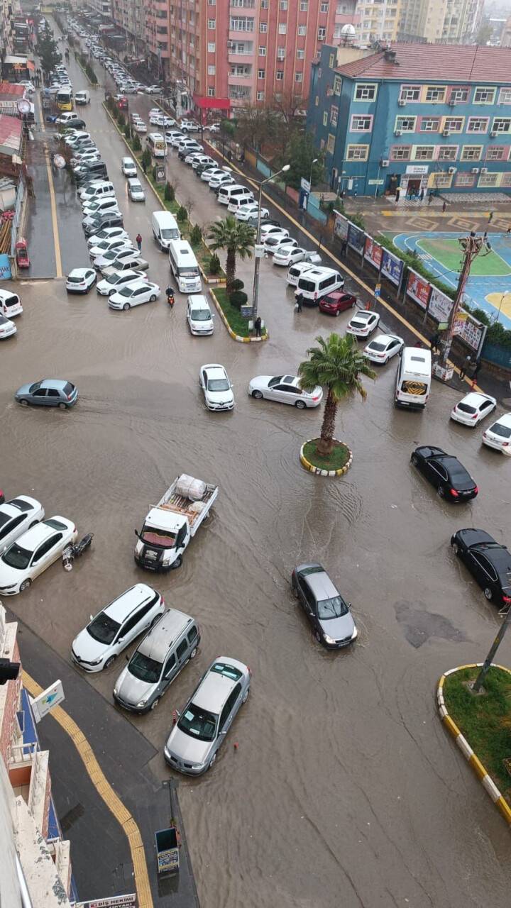 'Halı Sokak' yağışta zor anlar yaşattı