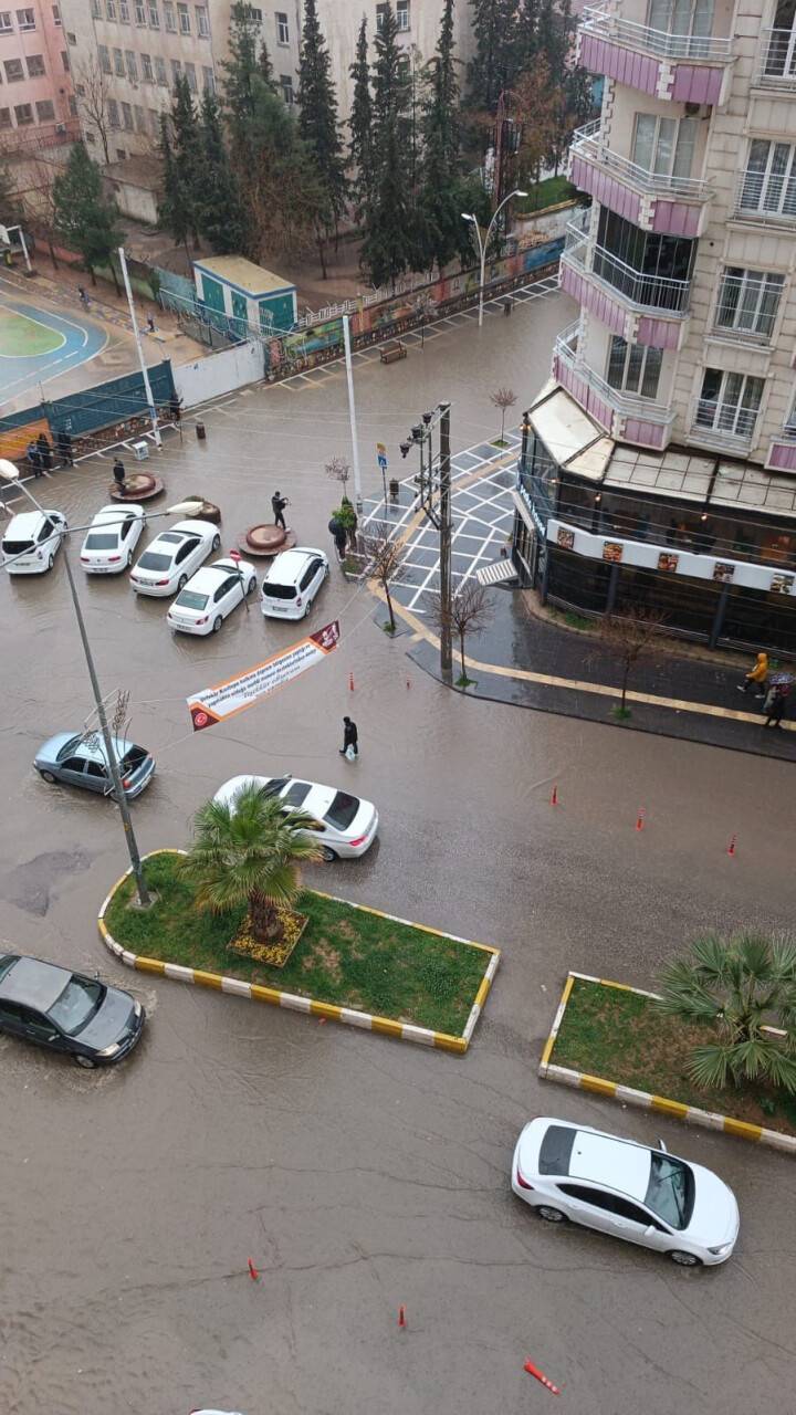 'Halı Sokak' yağışta zor anlar yaşattı