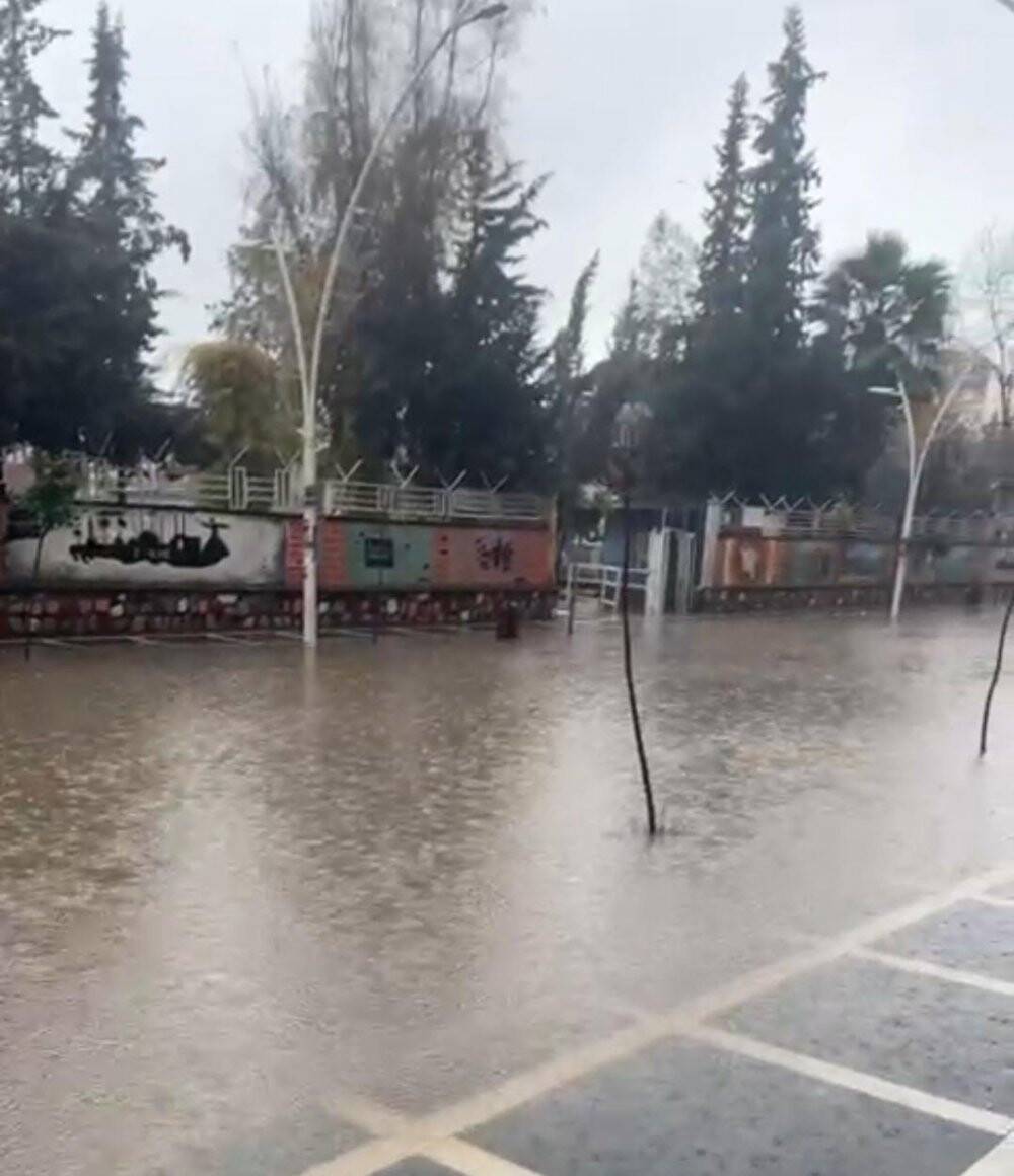 'Halı Sokak' yağışta zor anlar yaşattı