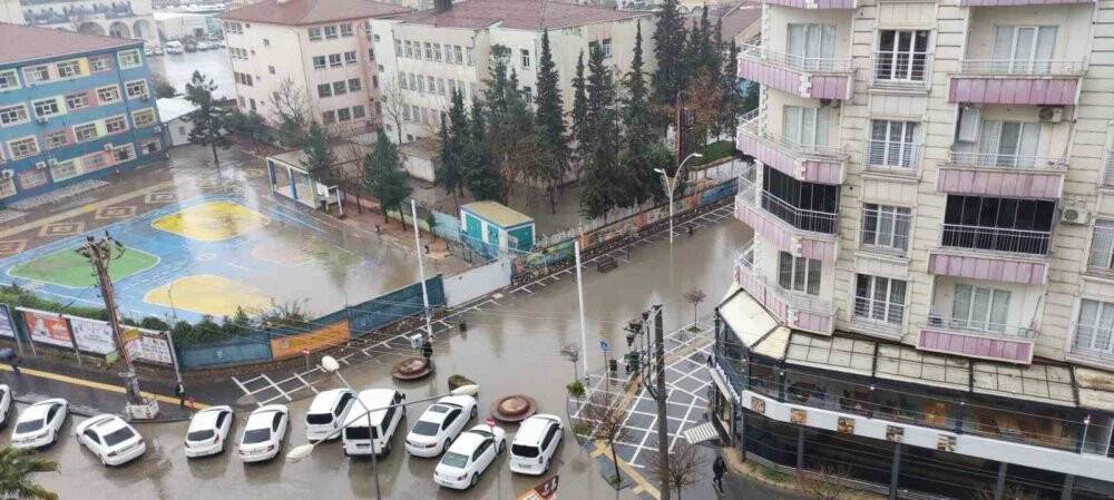 'Halı Sokak' yağışta zor anlar yaşattı