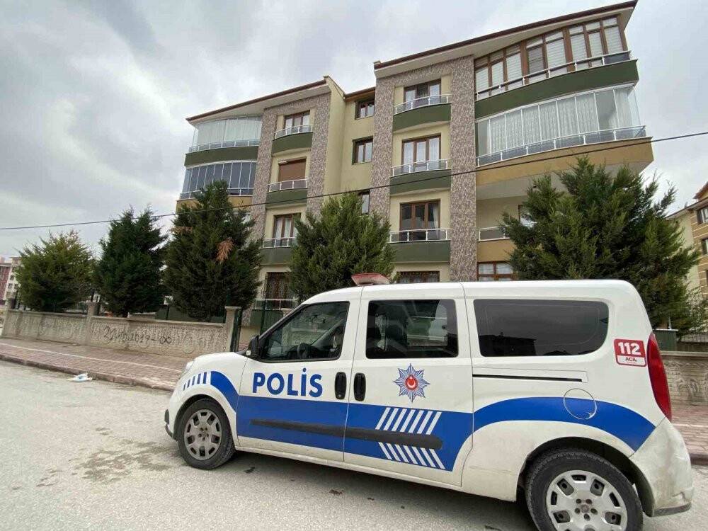 Konya'da cinnet getiren kişi annesini bıçakladı