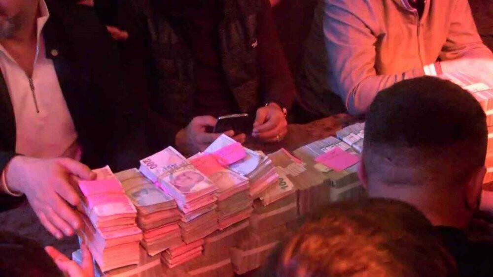 Sünnet düğününde milyonlar havada uçuştu