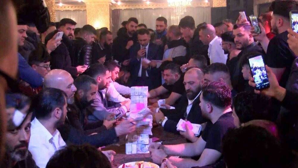 Sünnet düğününde milyonlar havada uçuştu