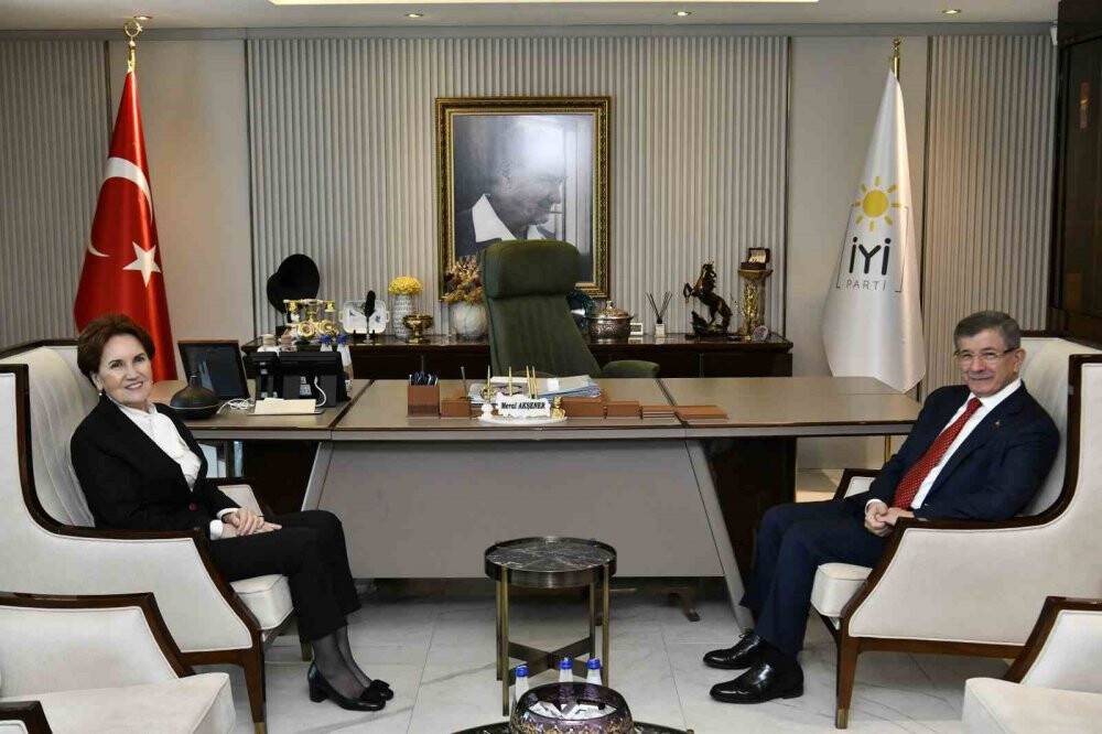 Akşener,  Davutoğlu ile bir araya geldi