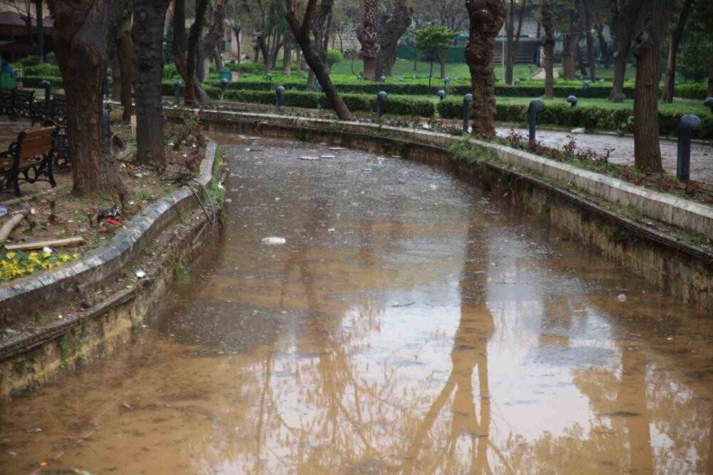 Balıklıgöl çamurla kaplandı