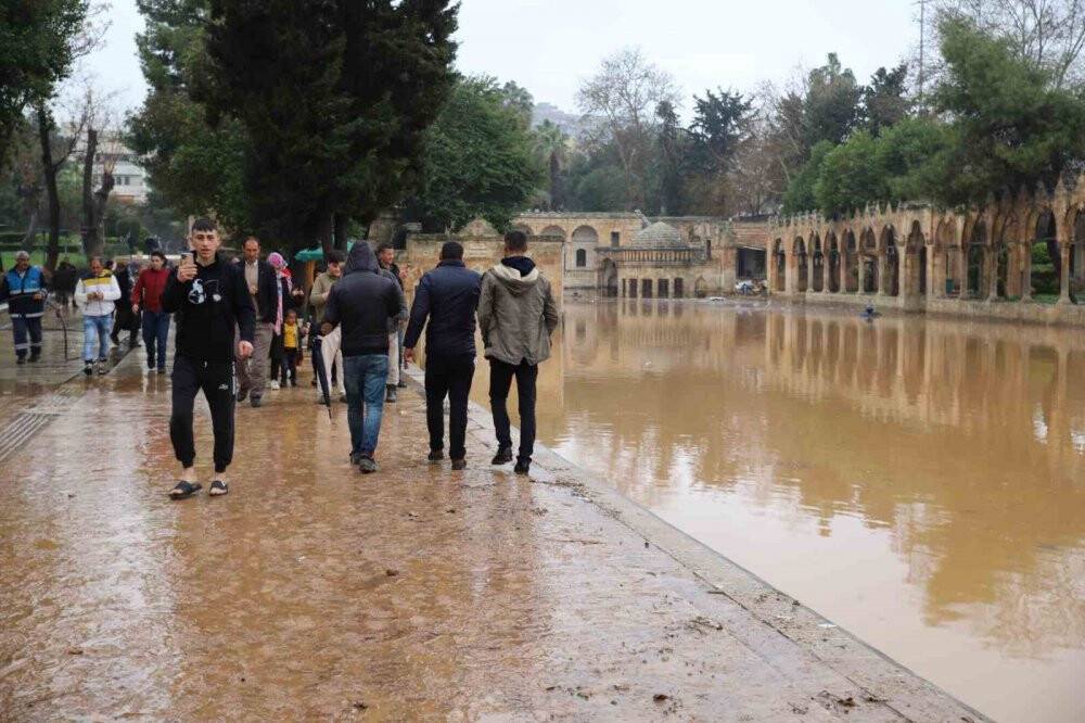 Balıklıgöl çamurla kaplandı