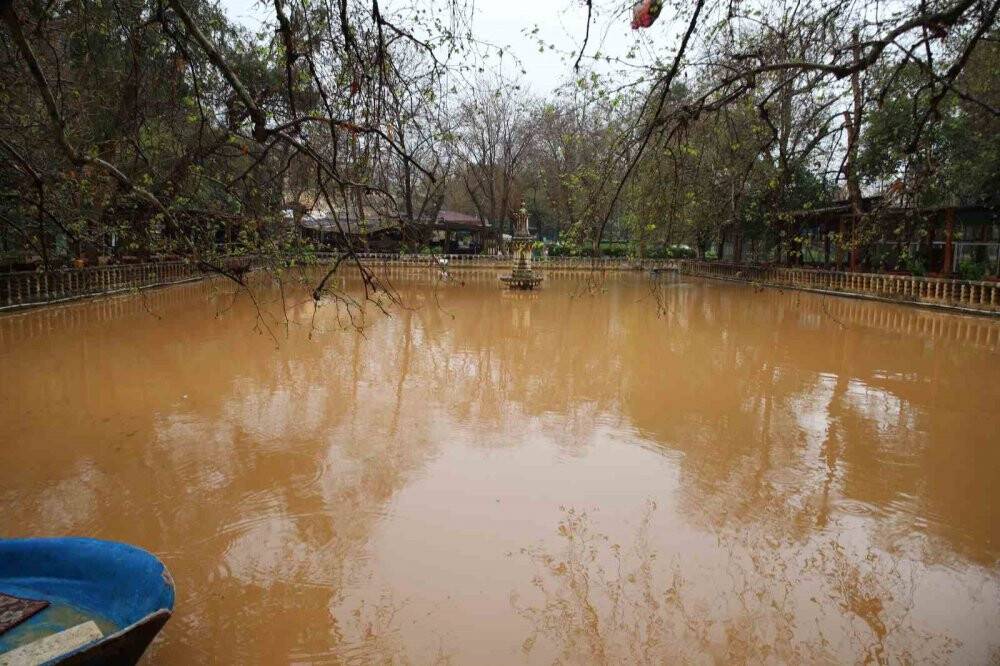 Balıklıgöl çamurla kaplandı