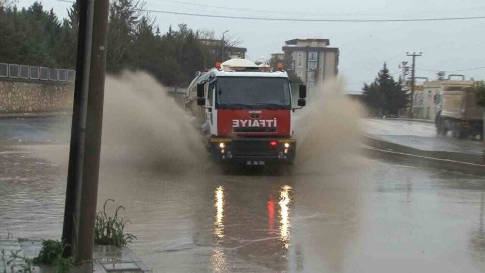 Deprem bölgesinde kuvvetli yağış