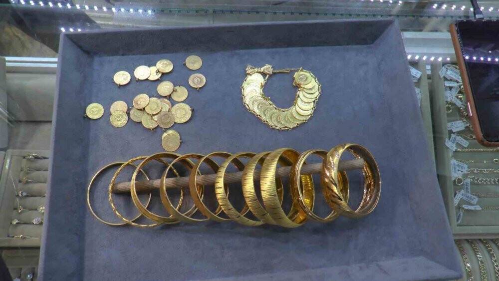 Deprem endişesi altını 'yastık altından' çıkardı