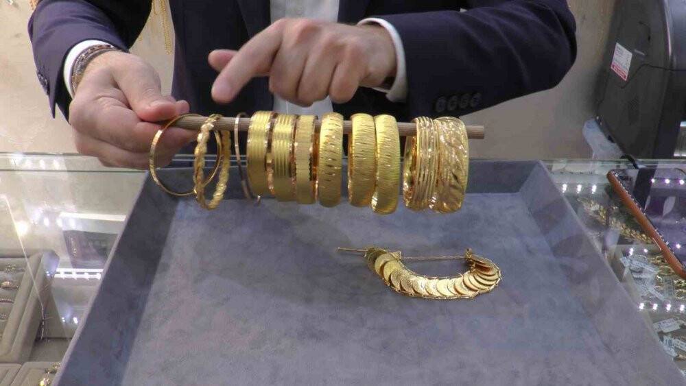 Deprem endişesi altını 'yastık altından' çıkardı