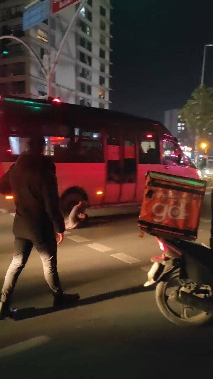 İstanbul'da yol verme tartışmasında tekme tokat kavga