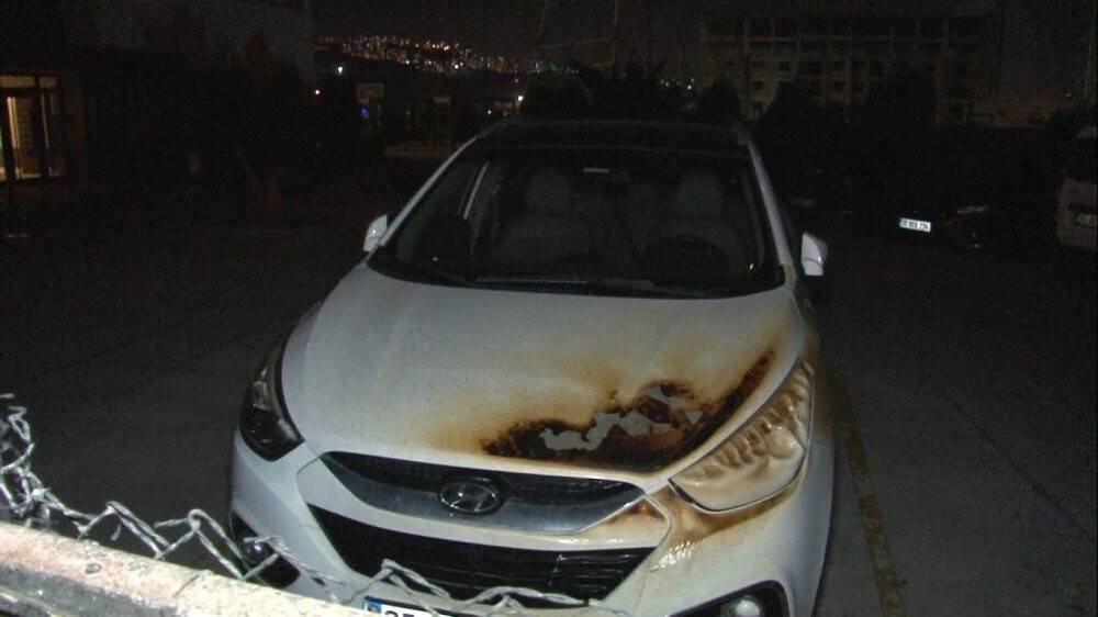 İşten çıkarılan apartman görevlisi bütün eşyalarını yaktı