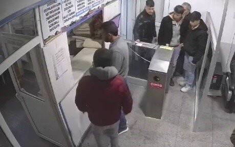 Konya'da araba çalıp gittikleri hamamda peştamalla yakalandılar