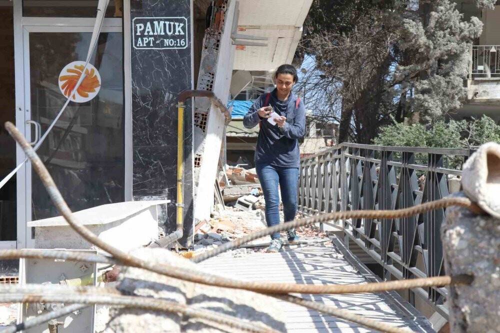 Deprem sonrası 38 gün sonra canlı olarak buldu