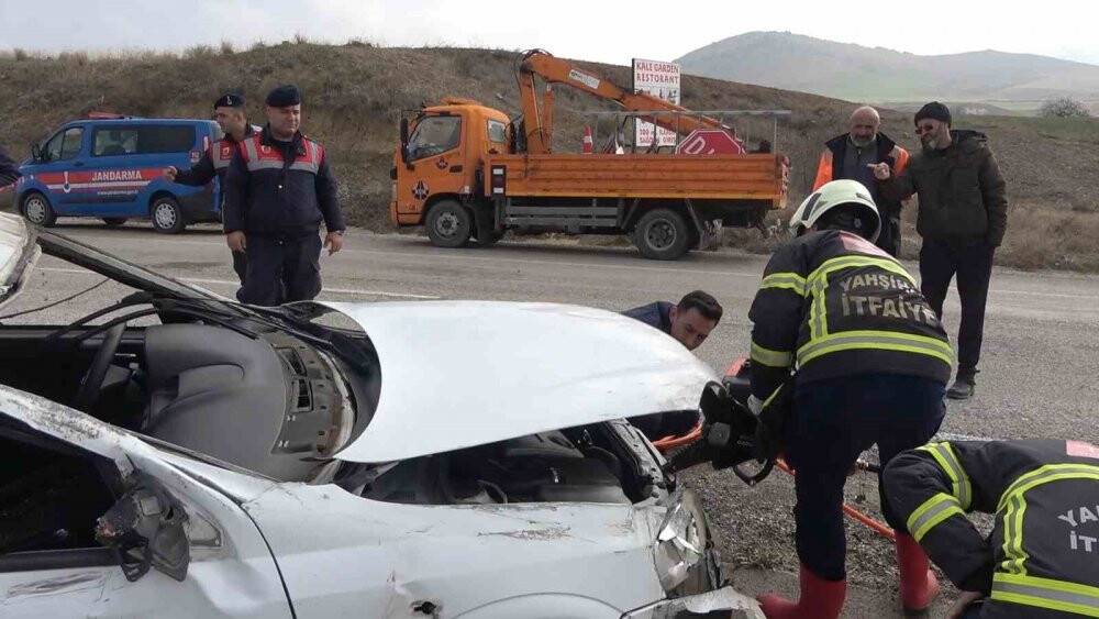 Köpeğe çarpan otomobil 260 metre sürüklendi