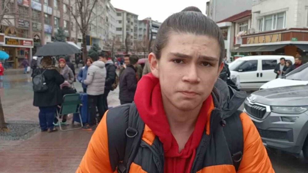 Lokantada depreme yakalandılar