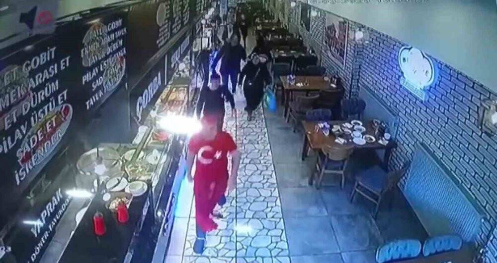 Lokantada depreme yakalandılar