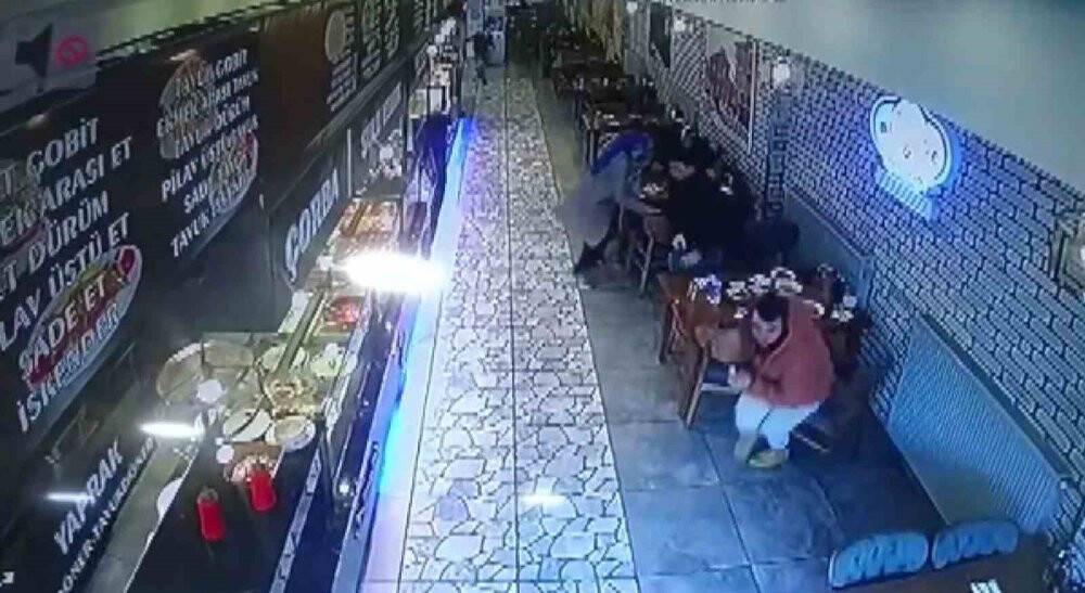 Lokantada depreme yakalandılar