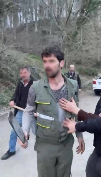 Odunla saldırdı: 8 yaralı