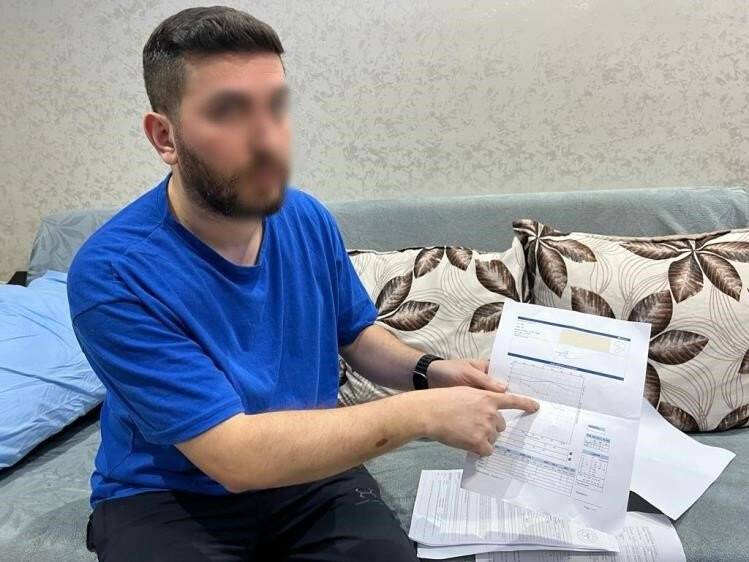 Odunla saldırdı: 8 yaralı