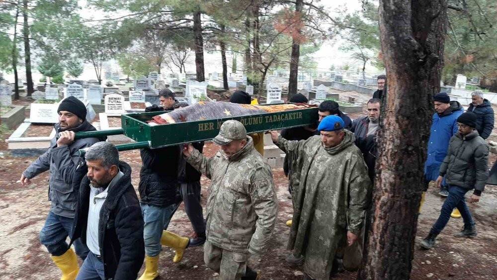 Selde hayatını kaybeden anne ile kızı toprağa verildi