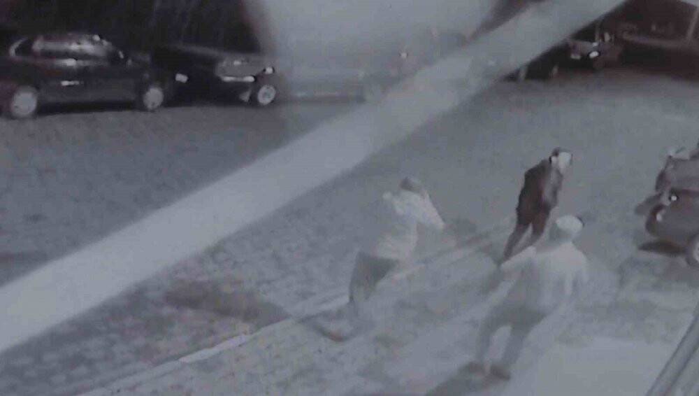 Bomba gibi patladı, dükkandan nasıl kaçacağını bilemedi