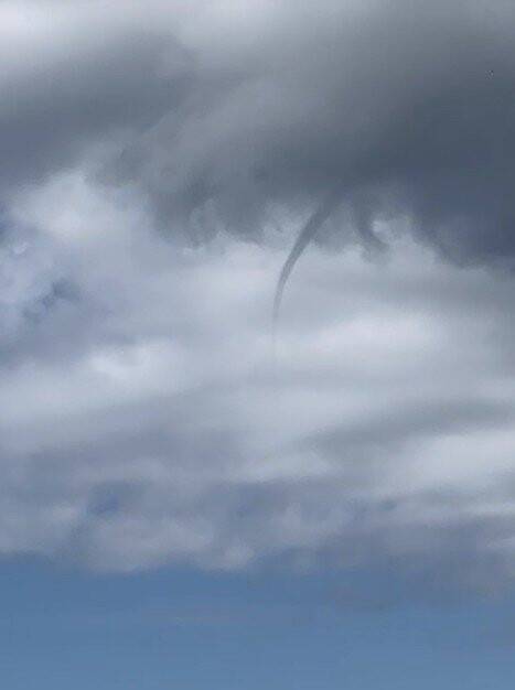 Denizde başlayan hortum karaya ulaşmadan kayboldu