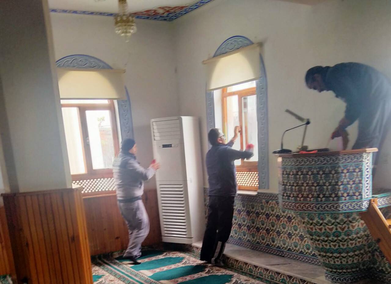 aa-20230318-30604284-30604279-huyuk-ilcesindeki-camilerde-ramazan-oncesi-temizlik-basladi.jpg