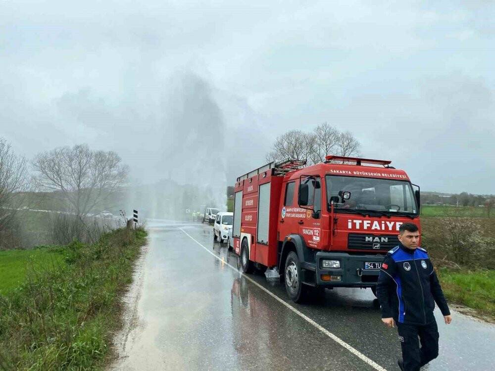 Kanala uçan araç suya gömüldü