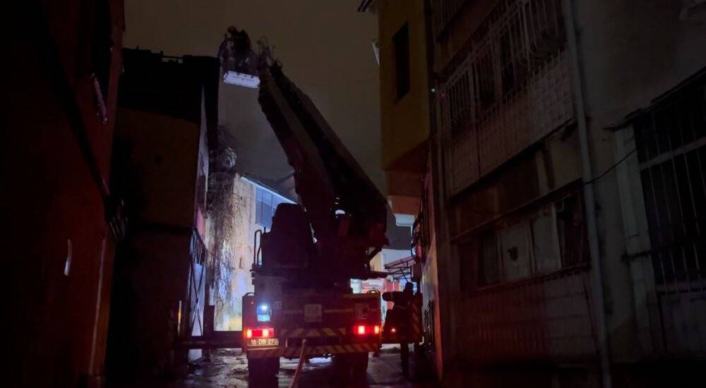 Tarihi binada korkutan yangın