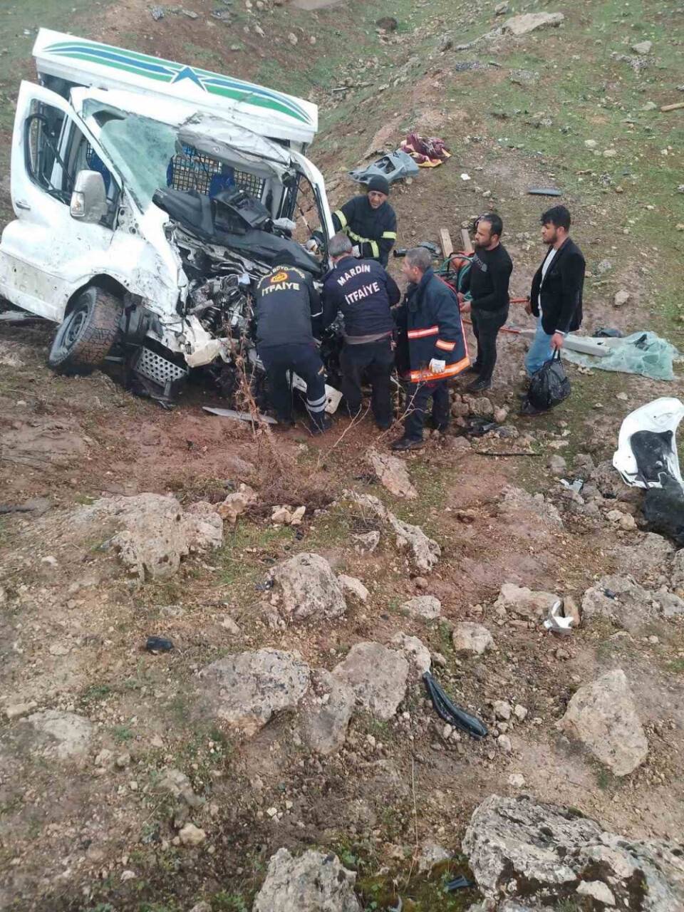 TIR ile pikap kafa kafaya çarpıştı: 1 ölü, 7 yaralı