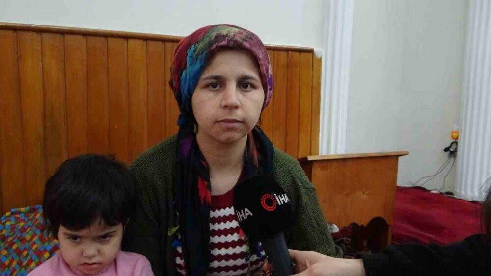 2 haftalık bebek deprem korkusu nedeniyle camide büyüyor