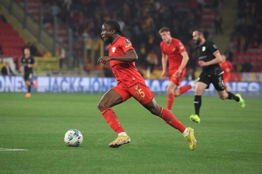 Göztepe’de yeni transferler dikkat çekti