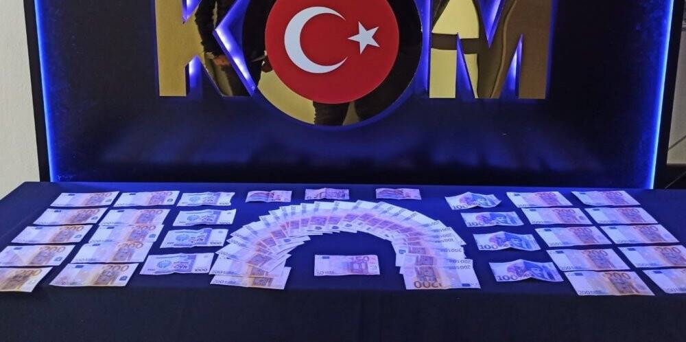 Sahte dövizi piyasaya çıkaramadan yakalandı