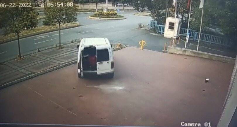 Soyguna gelen hırsızlar  taş yağmuruna tutuldular