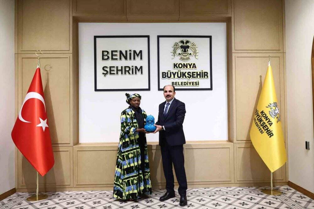 Uganda Büyükelçisi Tiperu Başkan Altay ile bir araya geldi