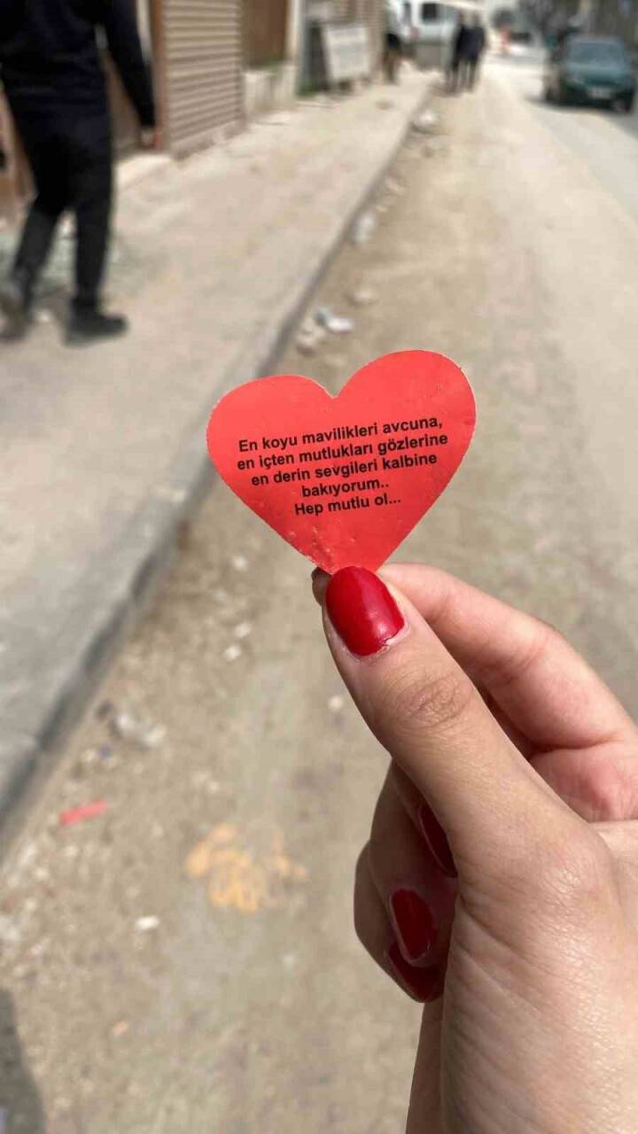 Enkazdan çıkan eşyalar yürekleri burktu