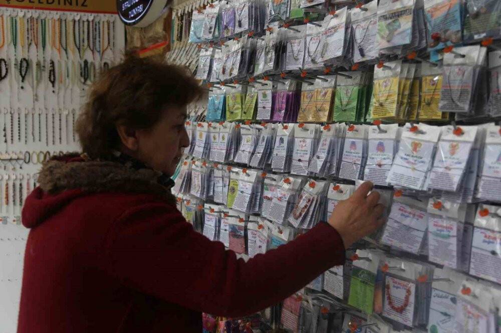 Hobi olarak taşlara şekil vermeye başladı, şimdi yurtdışına bile satıyor