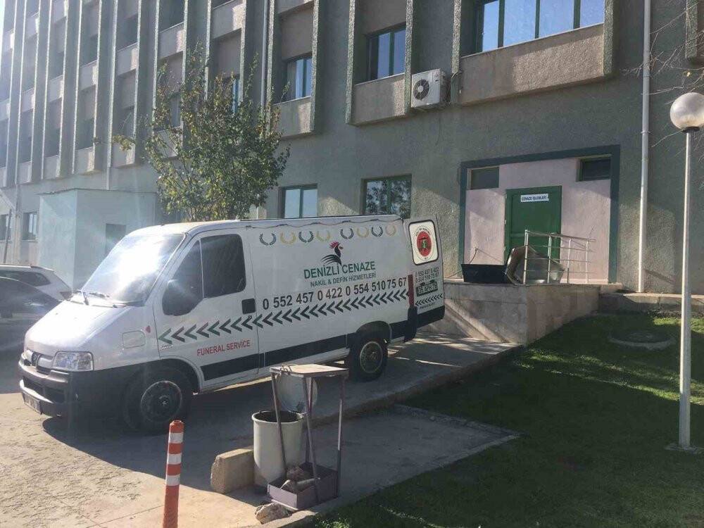 Yaşlı adam sağlık ocağının kapısında öldü