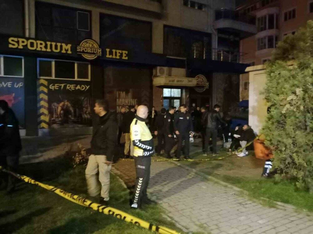 Kızını darp eden kocasına sinirlenip balkondan atlayan kadın hayatını kaybetti