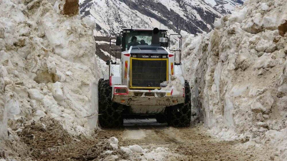 5 metreyi bulan kar tünelleri görsel şölen oluşturdu