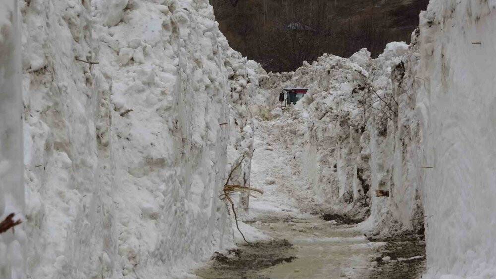 5 metreyi bulan kar tünelleri görsel şölen oluşturdu