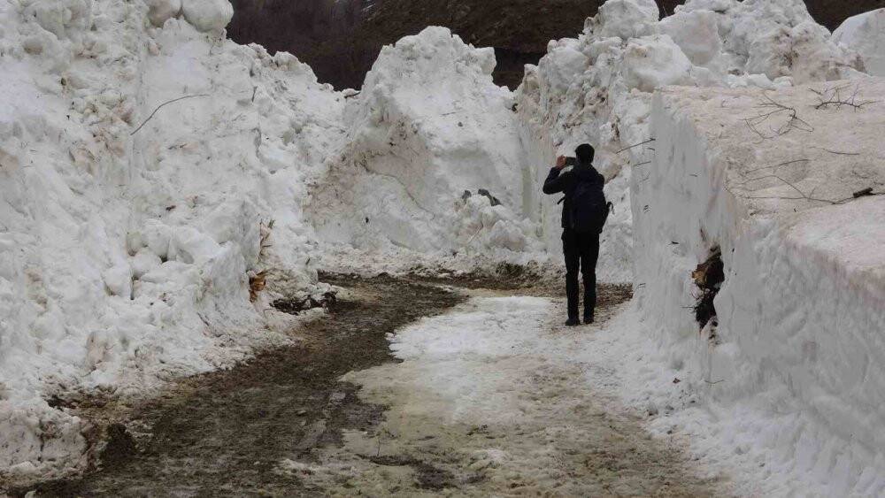 5 metreyi bulan kar tünelleri görsel şölen oluşturdu