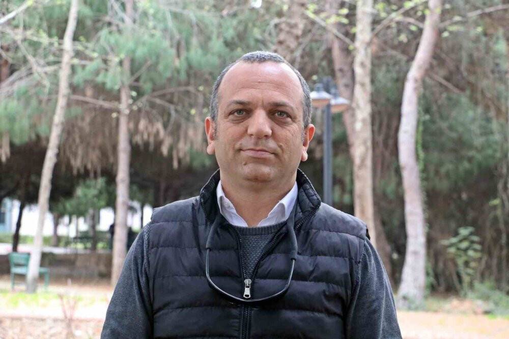 Bahçesindeki tırtılları süpürdü, hastanelik oldu