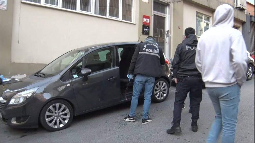 Brezilyalı modeli kargocu kılığında vurdular