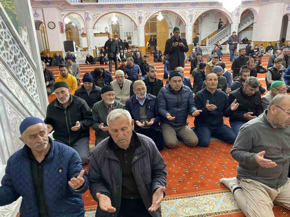 Kulu’da hatimle teravih namazı başladı